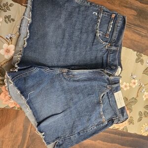Women's Blue Denim Shorts Abercrombie And Fitch 4" The Mom Short Size 33 Or 16